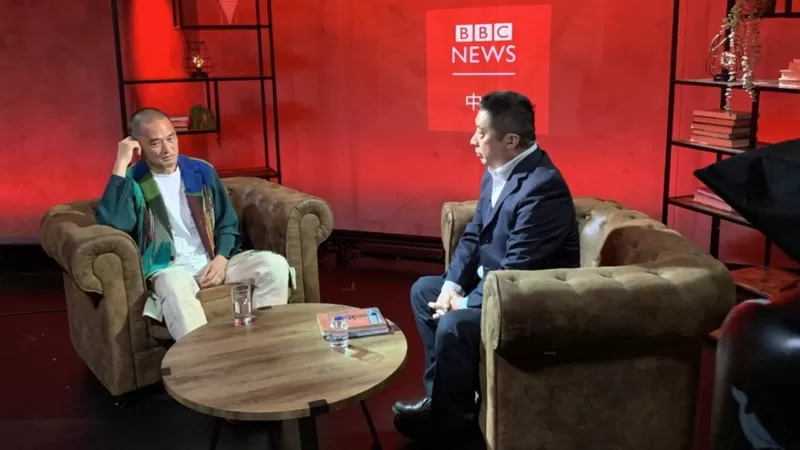 媒体采访 – “油腻男”原创、争议作家冯唐做客BBC 谈居英感受