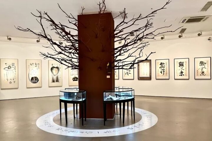 雅昌专稿 | 冯唐 在物的褶皱中重构母性诗学