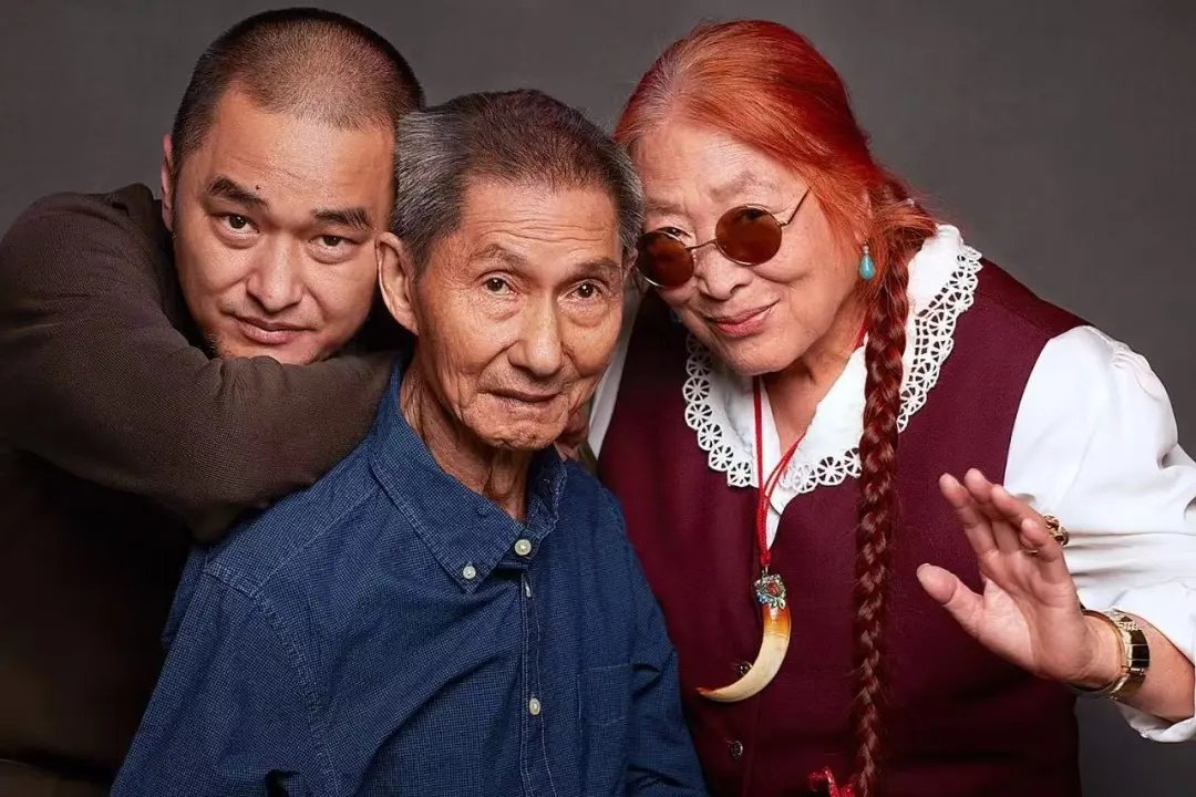 母亲去世一年后，冯唐念起半句诗